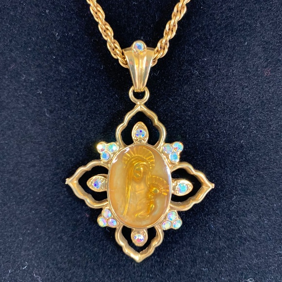 The Vatican Library Collection/Religious Church pendant gold tone 26inch chain - Picture 1 of 10